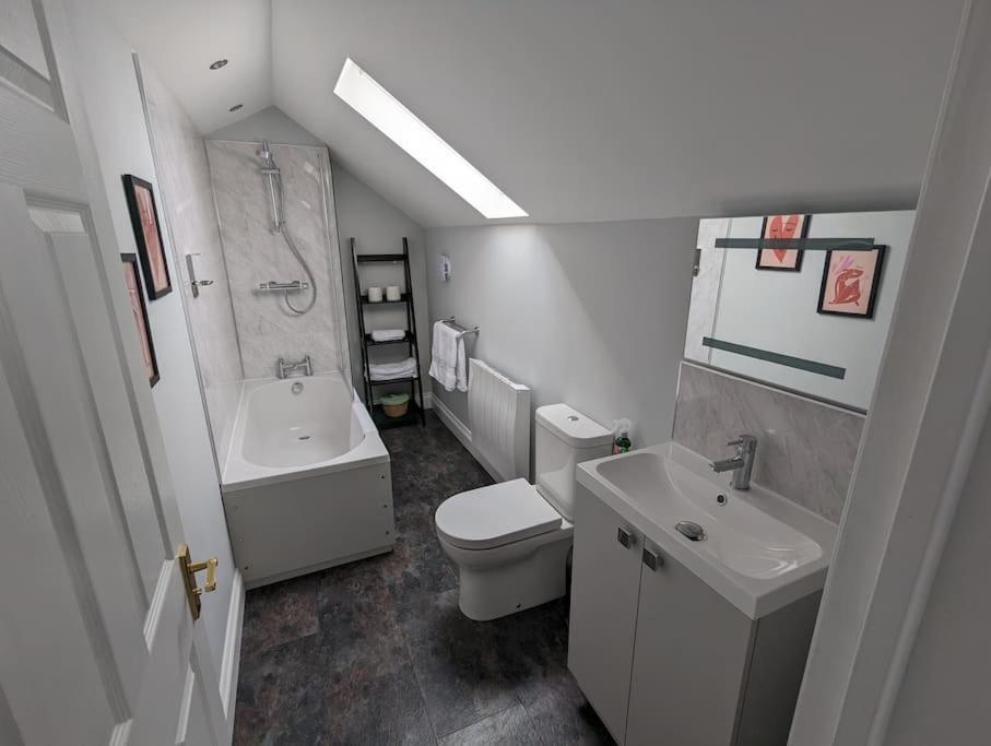 31 High Street - Modern & Stylish 2-Bed Apartment - Inc Parking Husbands Bosworth Екстер'єр фото